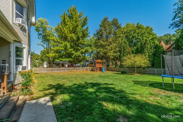 a view of yard with green space