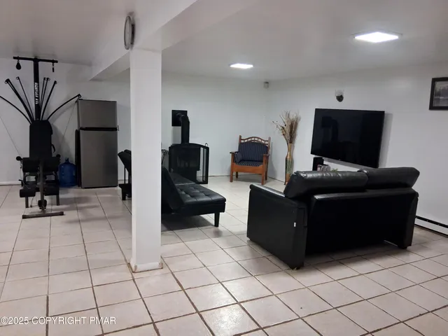 a view of a house with backyard