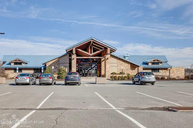 $392,777 | 124 Shawnee Drive, Pocono Lake, PA 18347