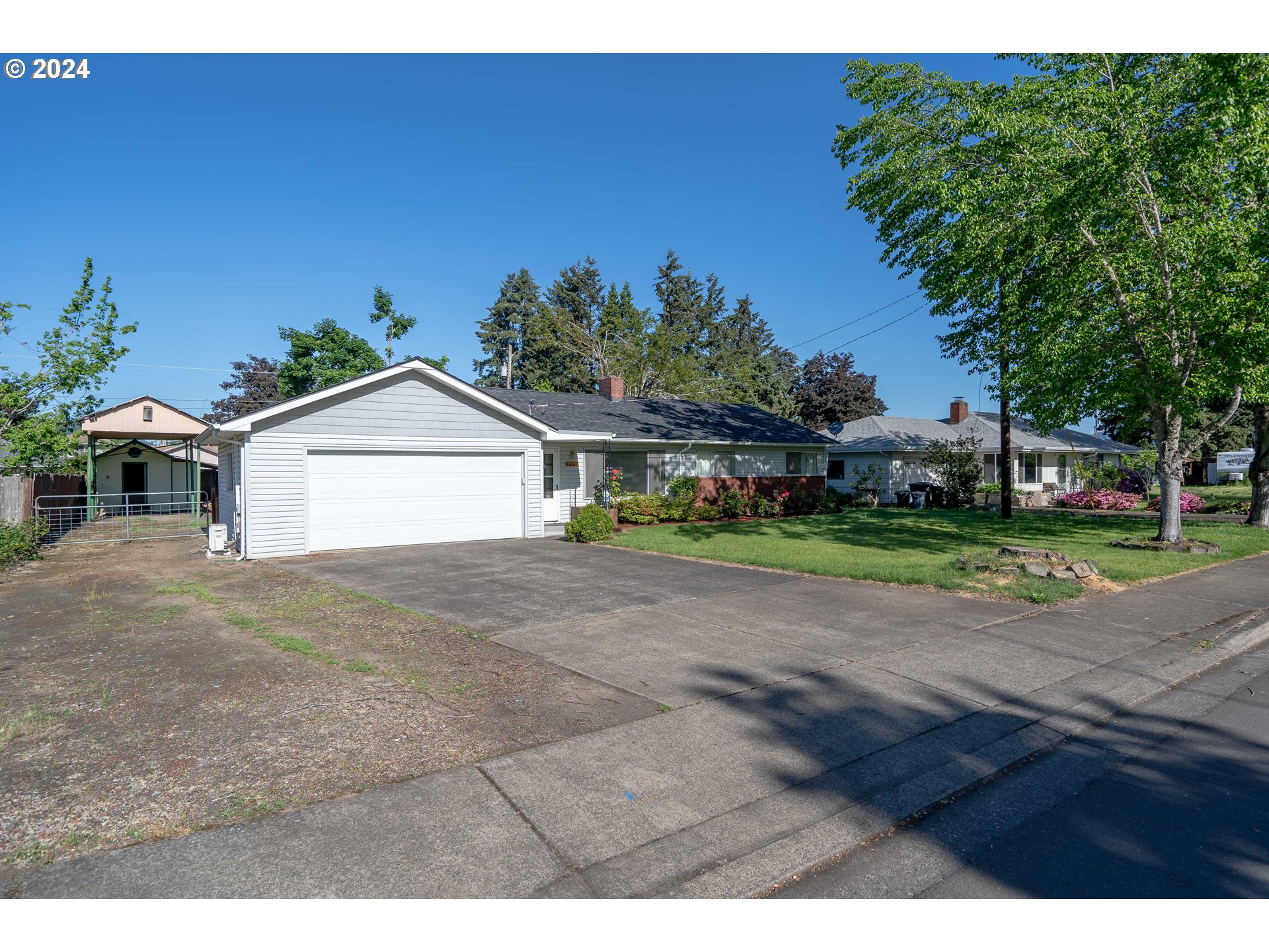 944 Filbert Lane Springfield, OR 97478 - Photo 1 of 24 a front view of a house with a yard and garage