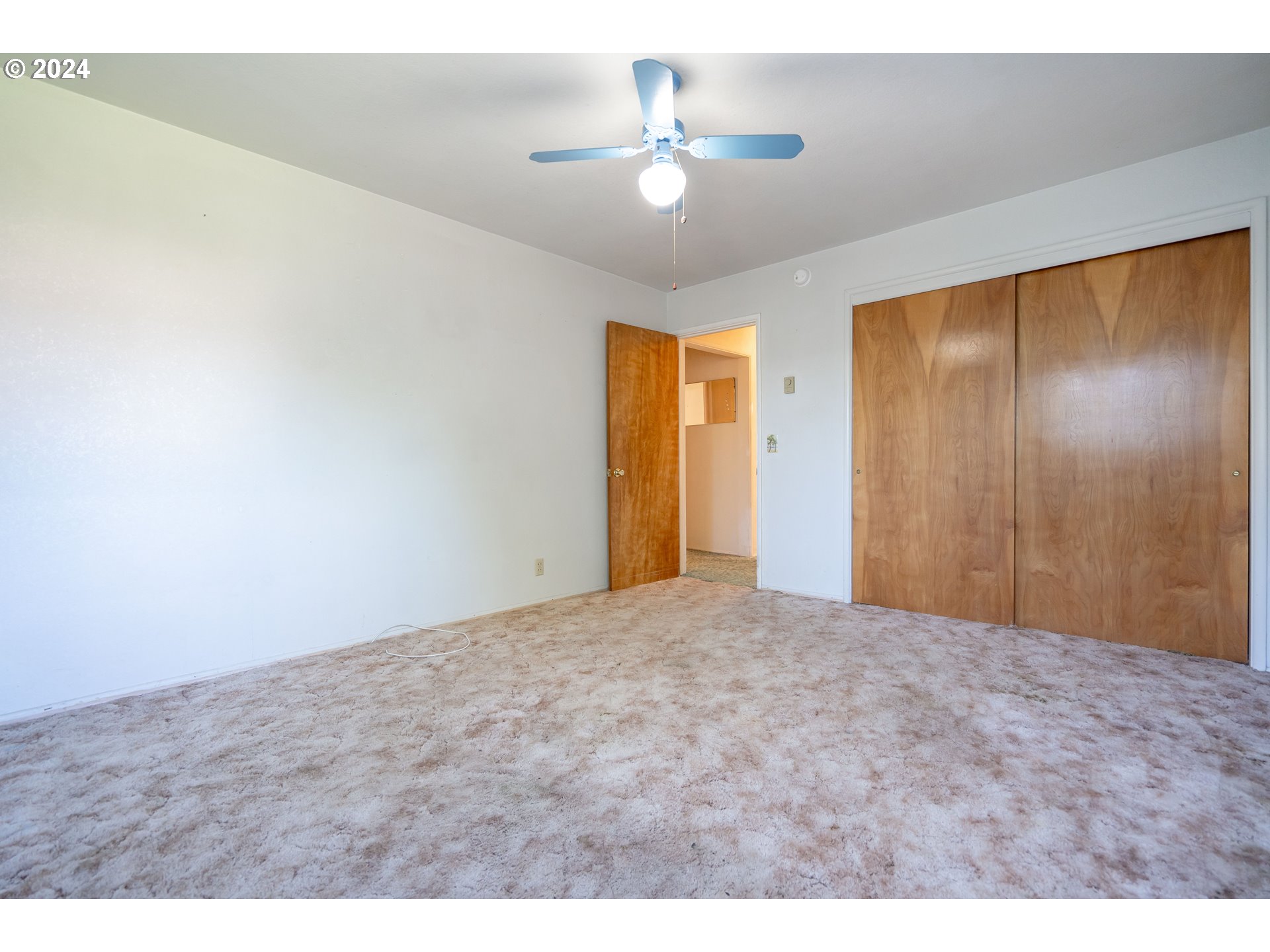 944 Filbert Lane Springfield, OR 97478 - Photo 18 of 24 a view of a big room with carpet