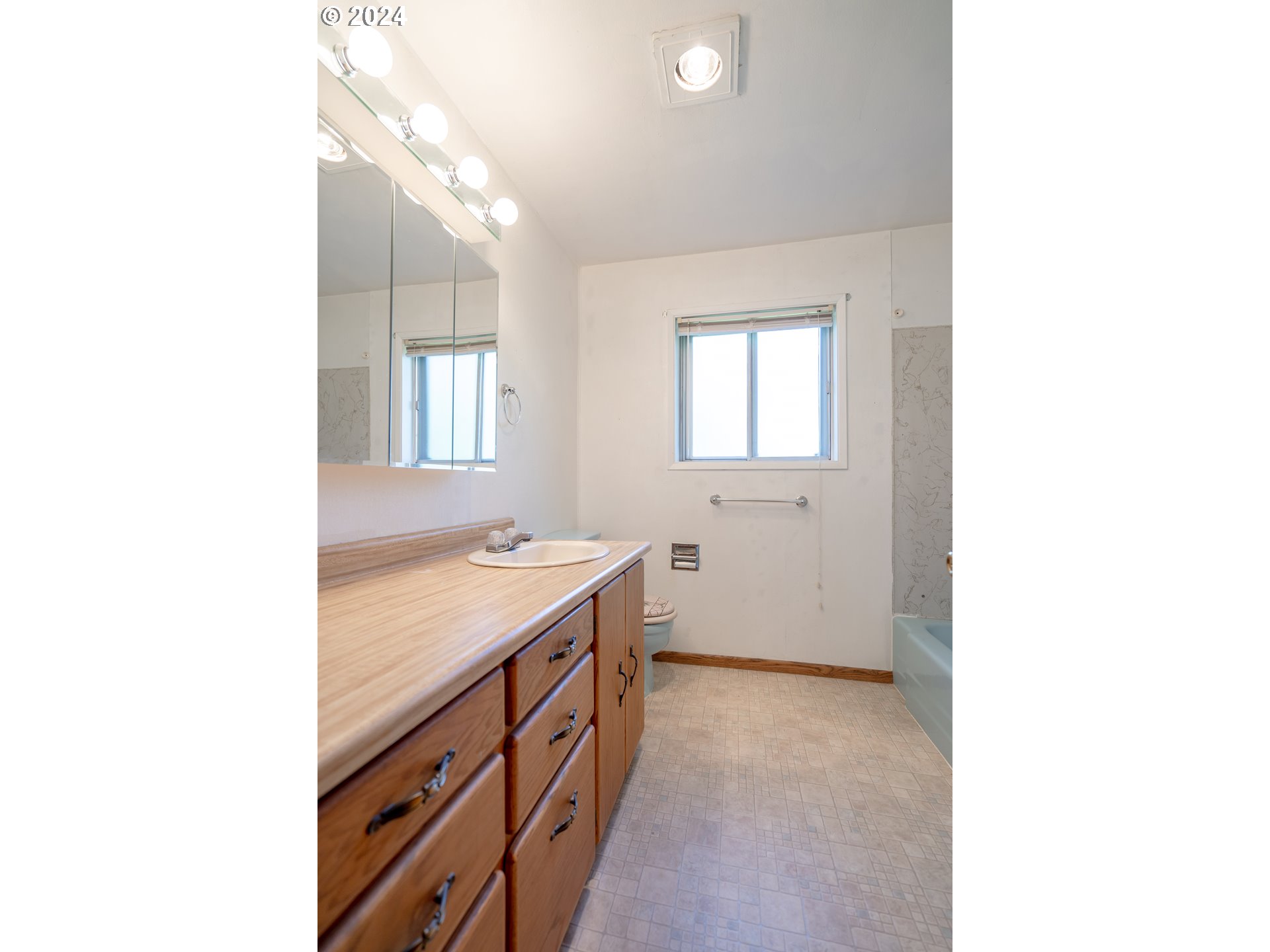 944 Filbert Lane Springfield, OR 97478 - Photo 19 of 24 a bathroom with a sink a vanity and a mirror