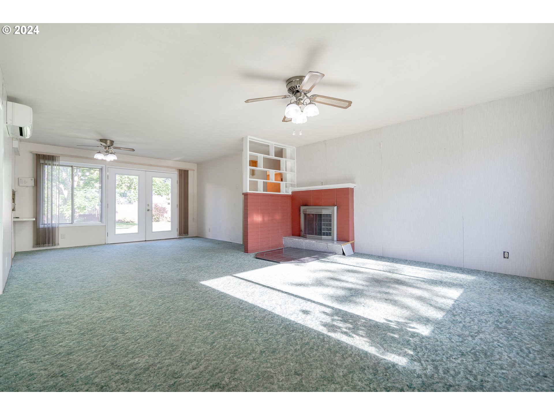 944 Filbert Lane Springfield, OR 97478 - Photo 4 of 24