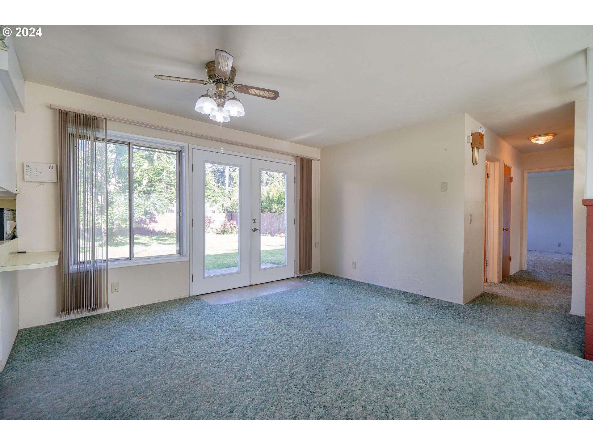 944 Filbert Lane Springfield, OR 97478 - Photo 7 of 24 a view of empty room with window