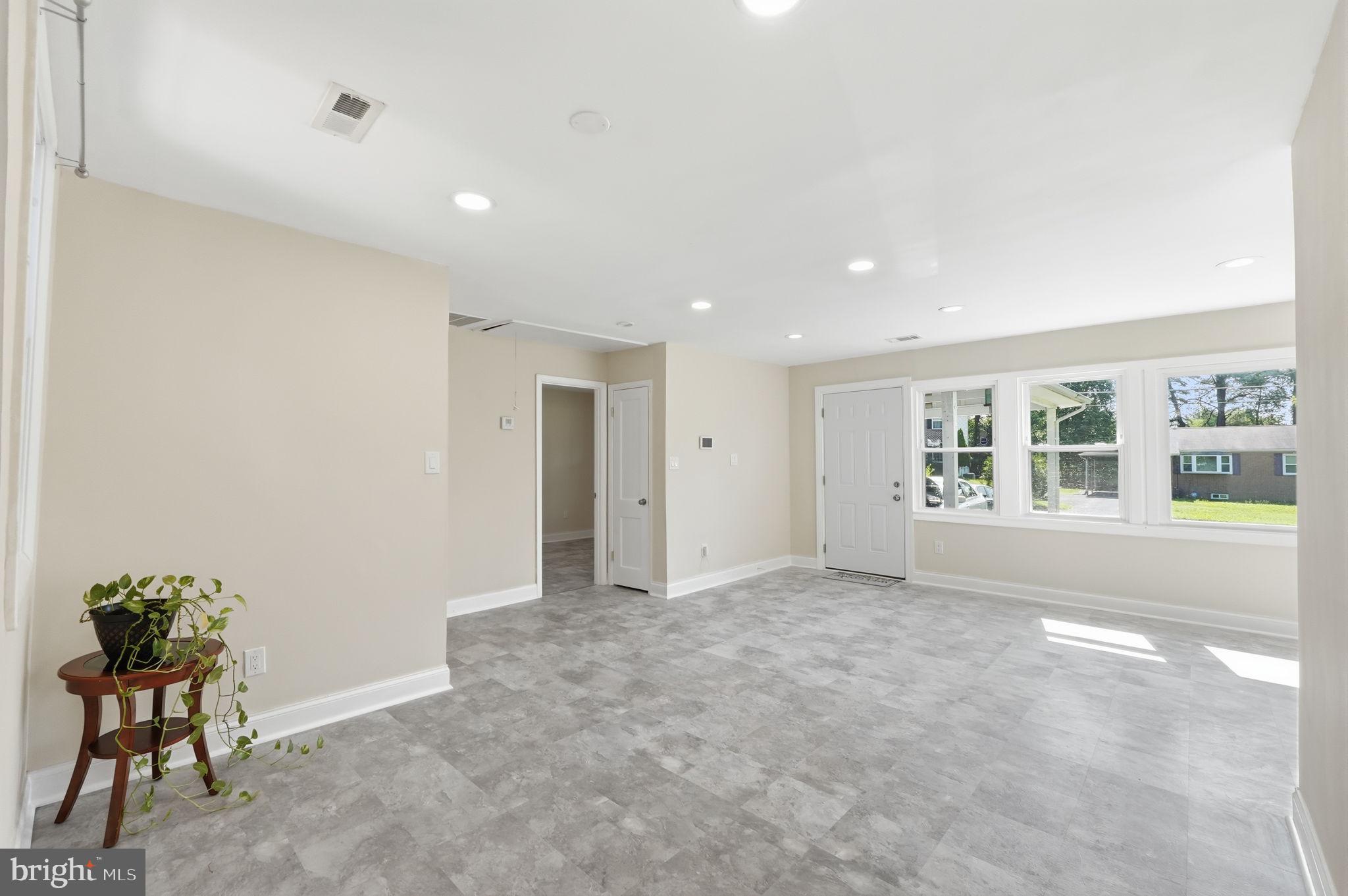 8317 Schultz Road Clinton, MD 20735 - Photo 7 of 25 Dining room