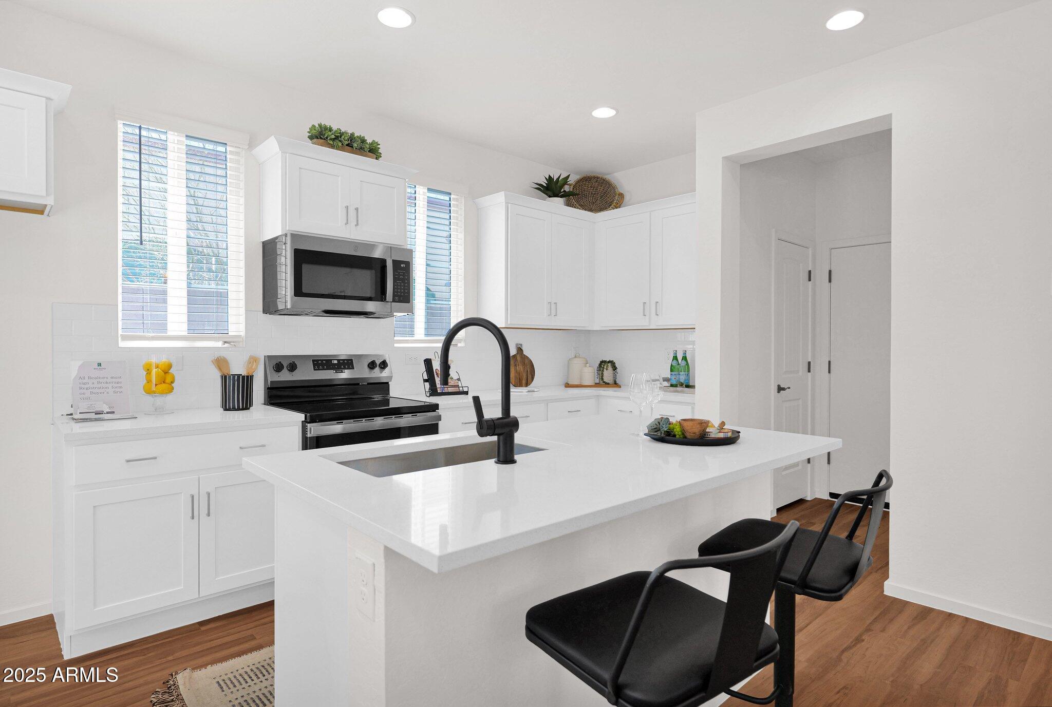 16875 North 12th Street, Unit 20 Phoenix, AZ 85022 - Photo 5 of 17 Kitchen Island