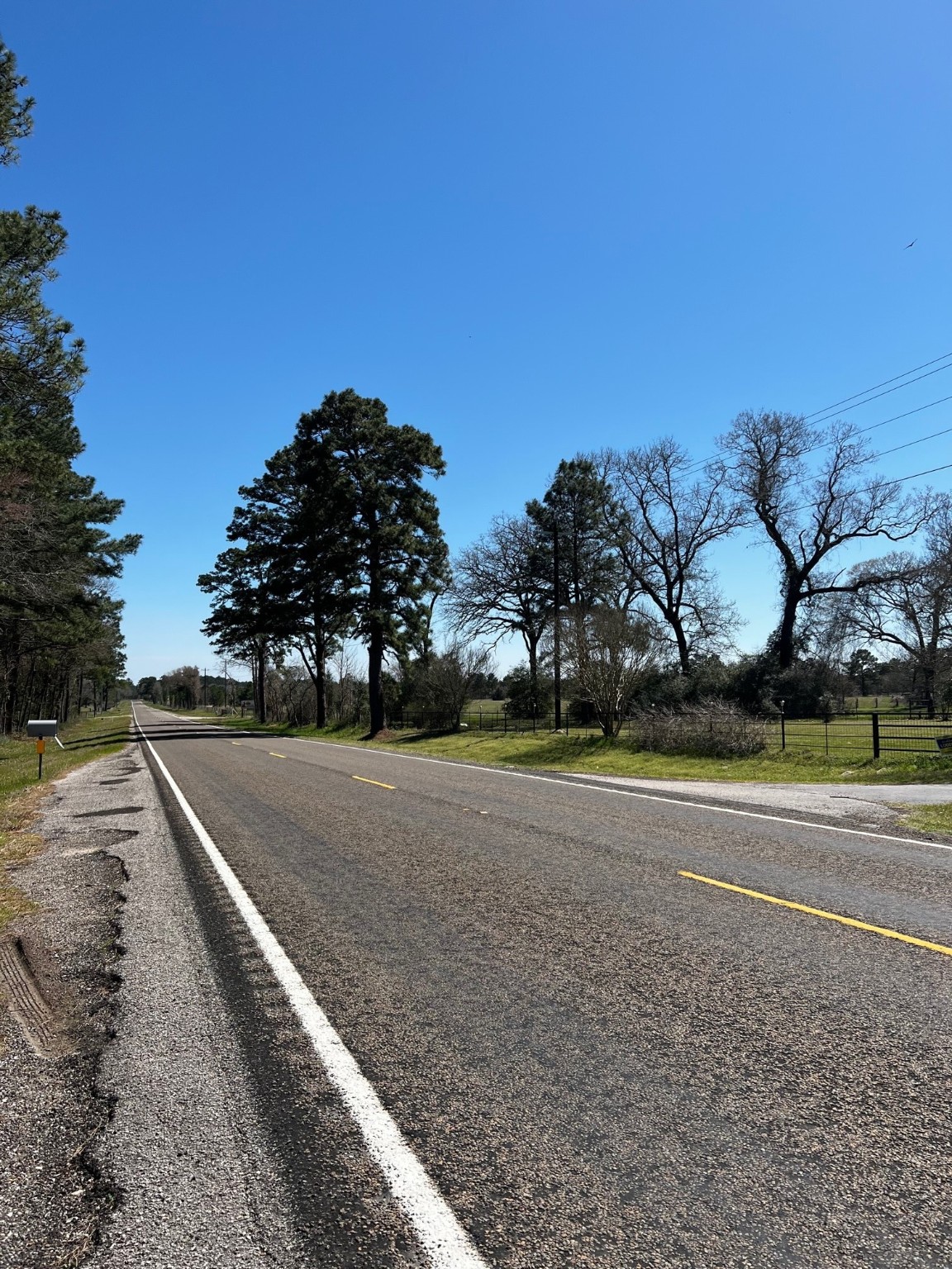 2404 Highway 75 Huntsville, TX 77320 - Photo 2 of 7 a view of a tennis court