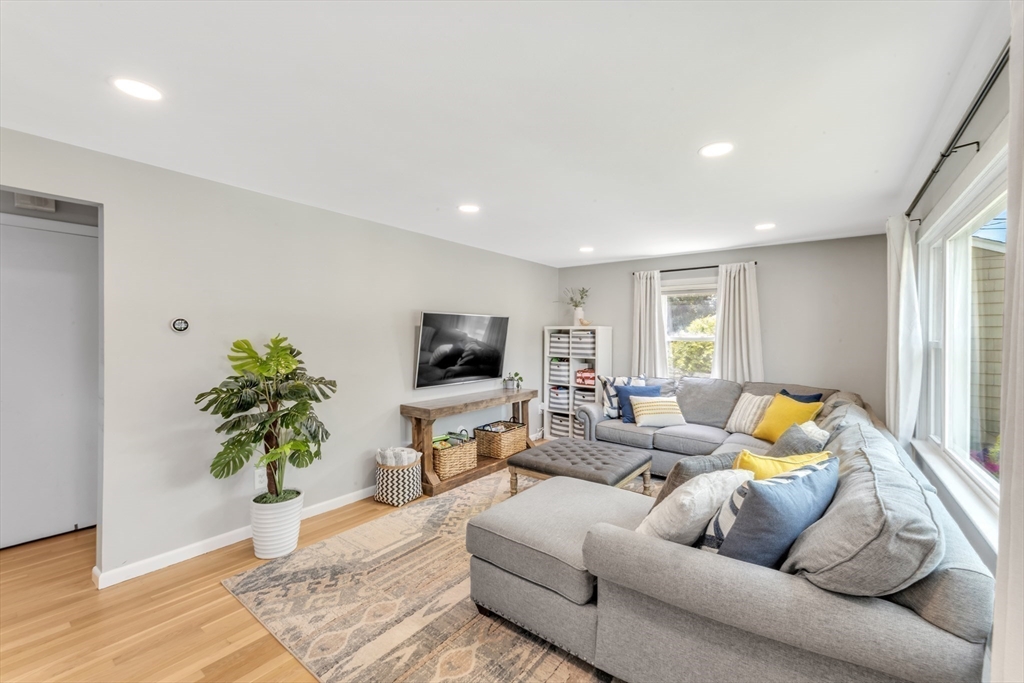 48 Westmoor Road Boston, MA 02132 - Photo 5 of 34 Gallery Image 5