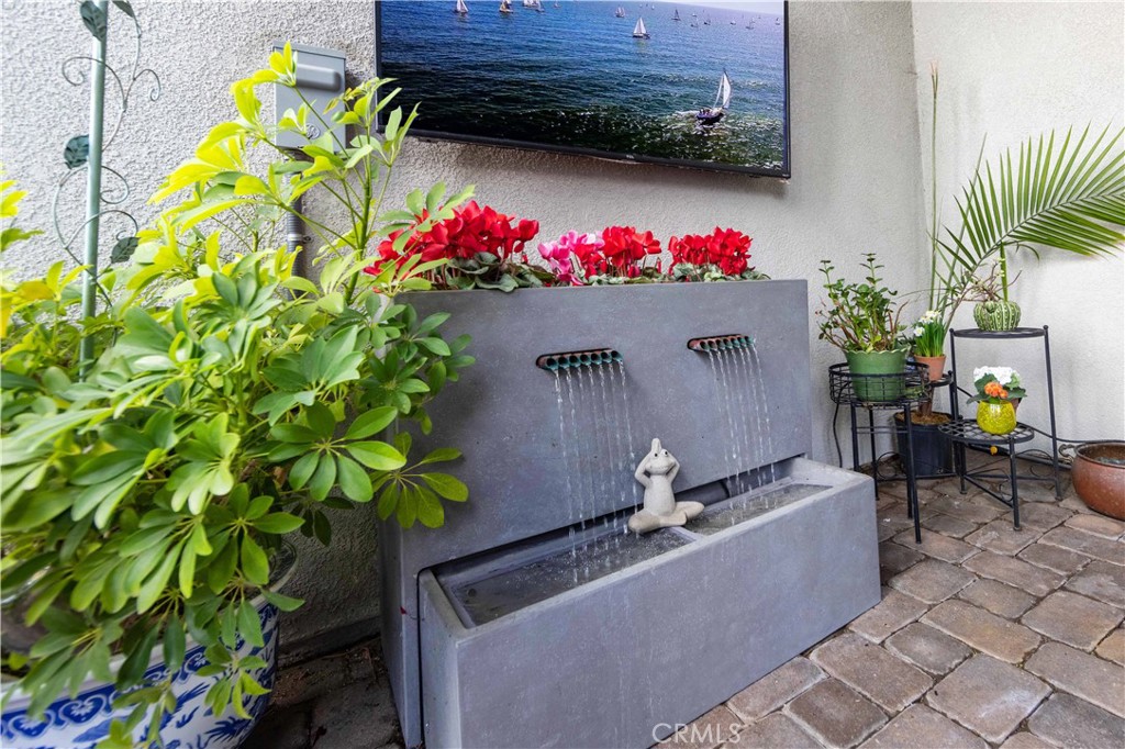 40232 Pasadena Drive Temecula, CA 92591 - Photo 24 of 44 a outdoor living space with furniture and flowers