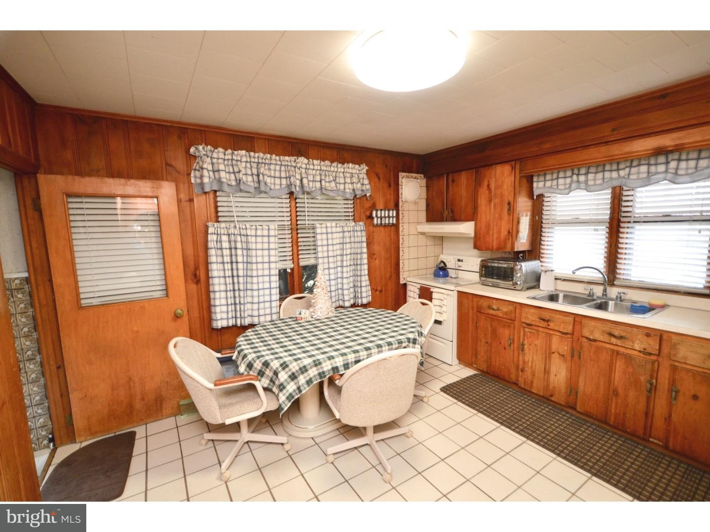 15 East Laurel Road Stratford, NJ 08084 - Photo 3 of 12 Kitchen