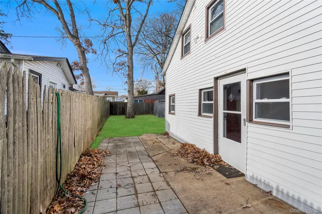 a view of a back yard of the house