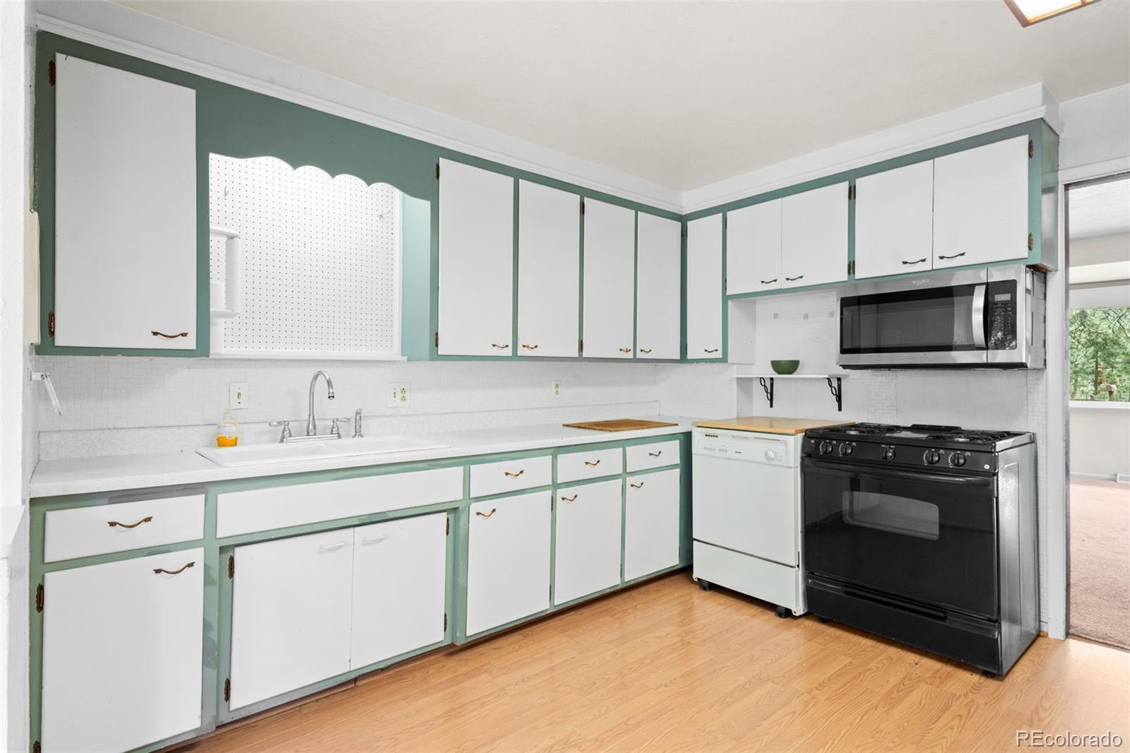 30143 Lee Road Evergreen, CO 80439 - Photo 8 of 33