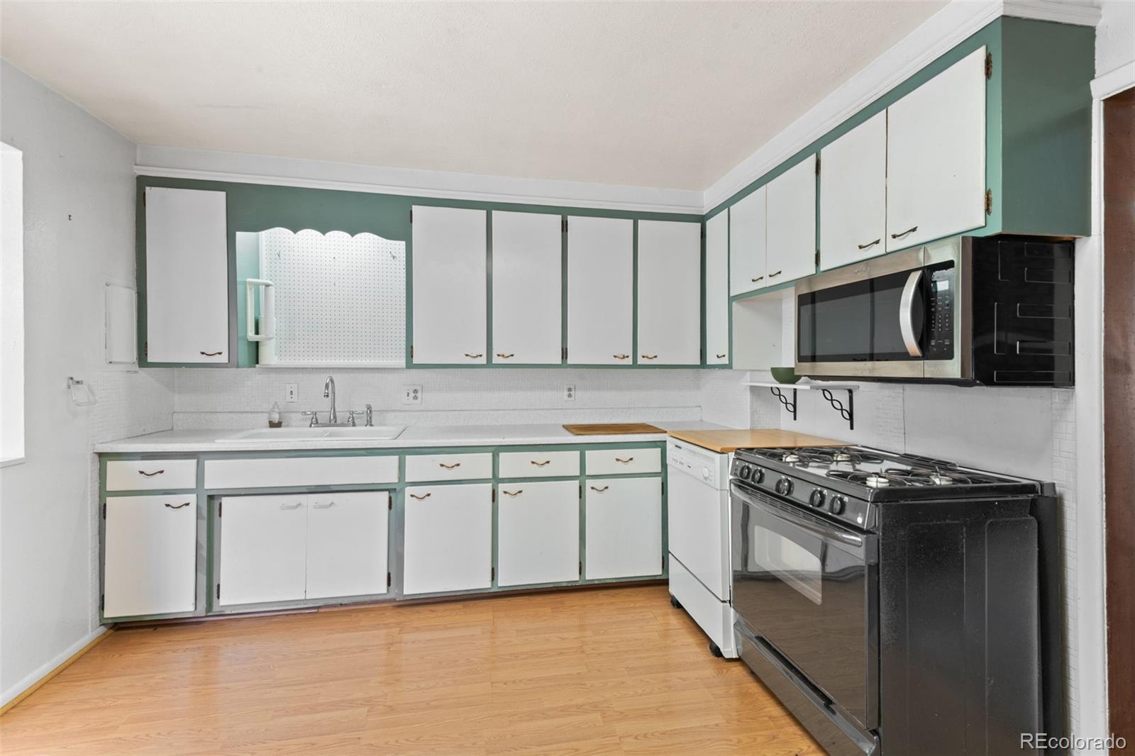 30143 Lee Road Evergreen, CO 80439 - Photo 9 of 33