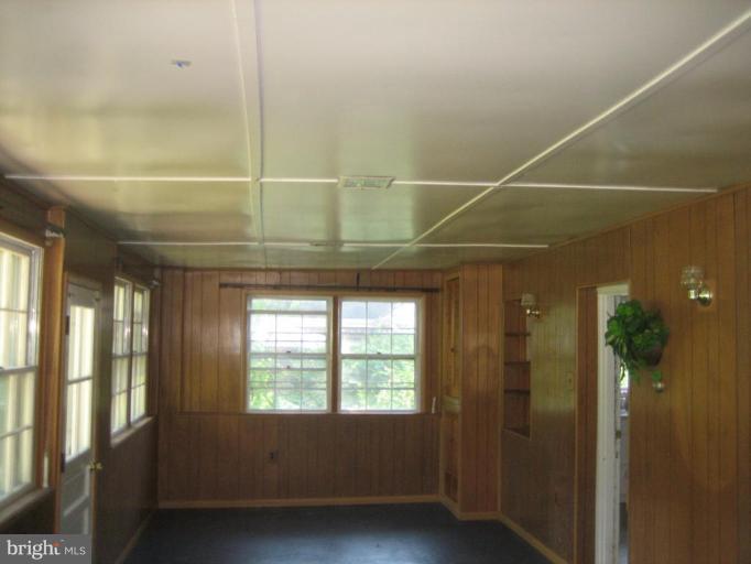 10605 Hayes Avenue Silver Spring, MD 20902 - Photo 4 of 13 Sunroom