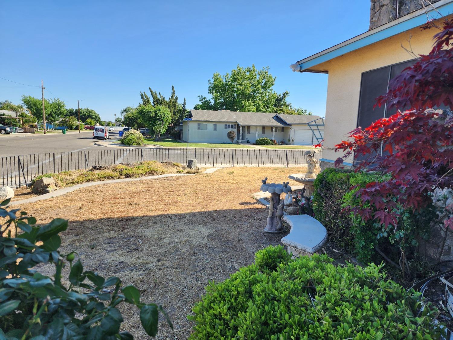 3653 Wright Street Selma, CA 93662 - Photo 11 of 41 a view of a backyard