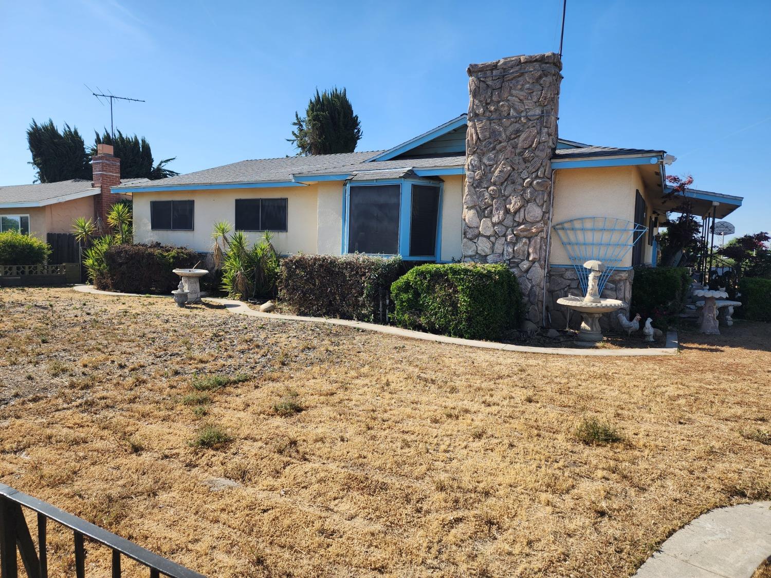 3653 Wright Street Selma, CA 93662 - Photo 2 of 41 a front view of a house with a yard