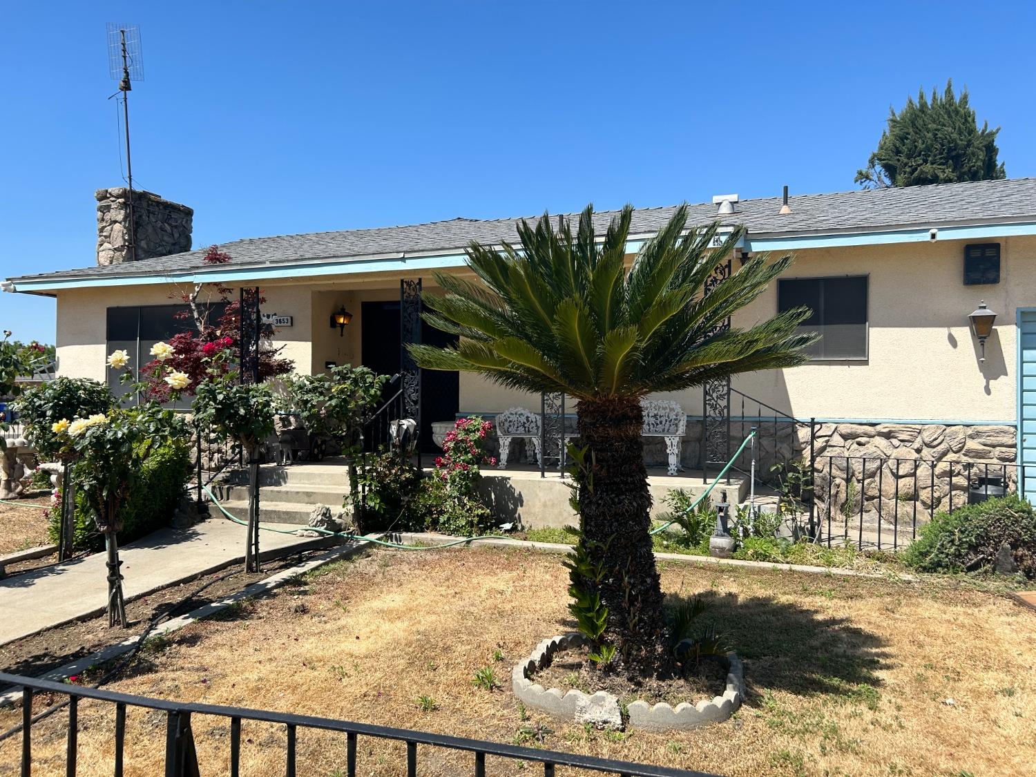 3653 Wright Street Selma, CA 93662 - Photo 3 of 41 a front view of a house with garden