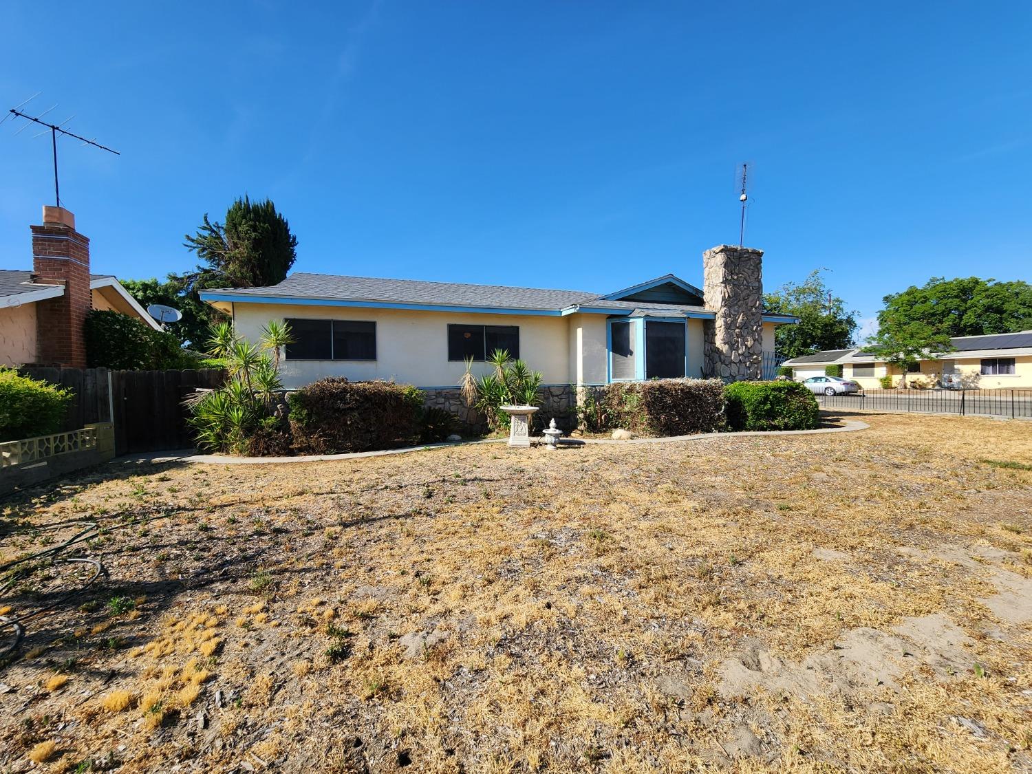 3653 Wright Street Selma, CA 93662 - Photo 6 of 41 a front view of a house with a yard