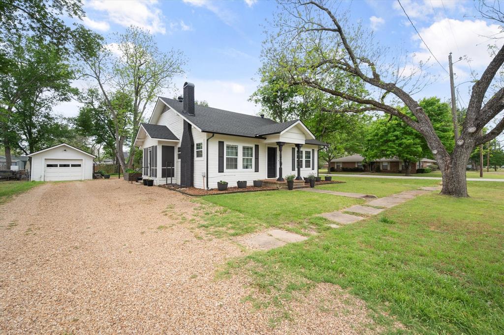 211 Southwest 4th Street Kerens, TX 75144 - Photo 2 of 40