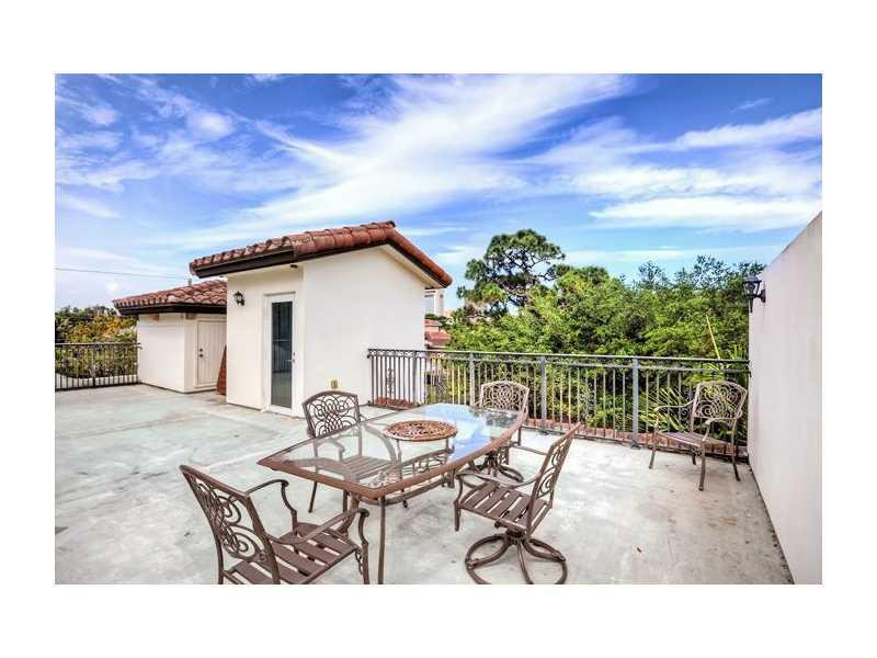 601 Southwest 10th Street, Unit 2 Fort Lauderdale, FL 33315 - Photo 19 of 21 Patio/Deck