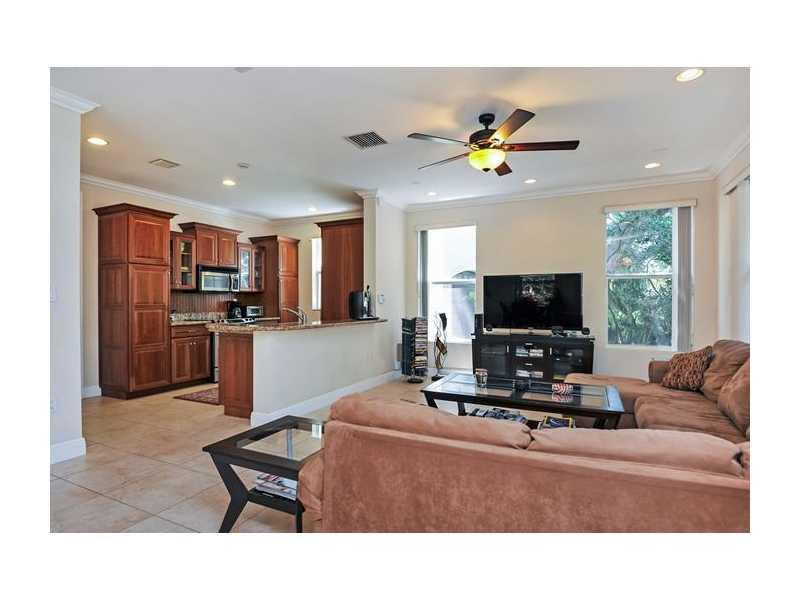 601 Southwest 10th Street, Unit 2 Fort Lauderdale, FL 33315 - Photo 6 of 21 Living Room