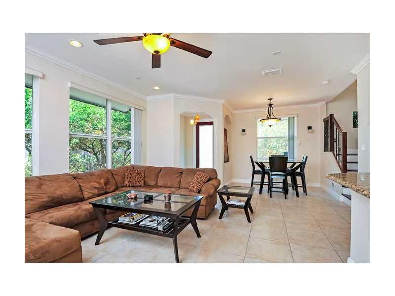 601 Southwest 10th Street, Unit 2 Fort Lauderdale, FL 33315 - Photo 7 of 21 Living Room