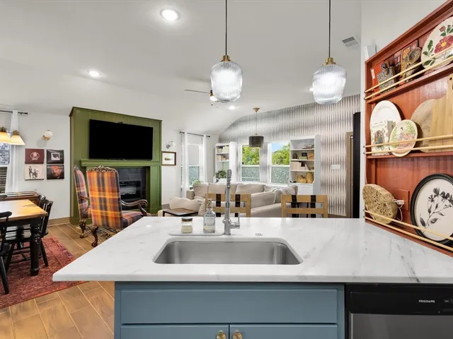 $2,150 | 2721 Beechwood Street, Granbury, TX 76048