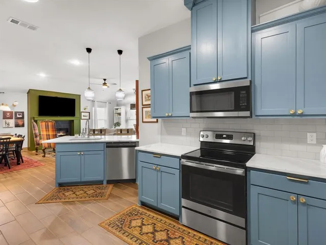 $2,150 | 2721 Beechwood Street, Granbury, TX 76048