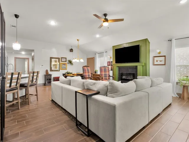 $2,150 | 2721 Beechwood Street, Granbury, TX 76048