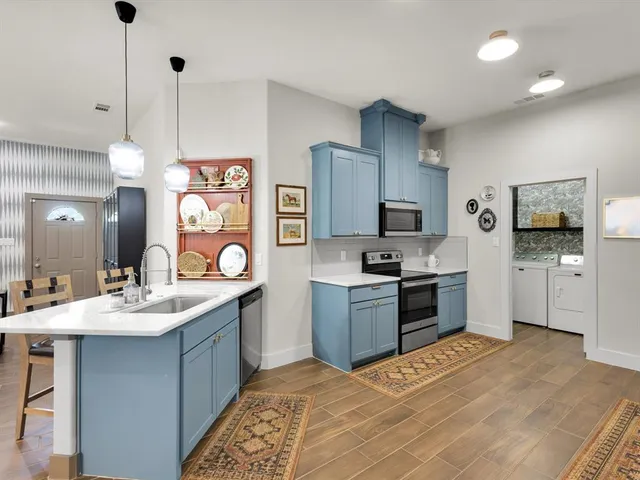 $2,150 | 2721 Beechwood Street, Granbury, TX 76048