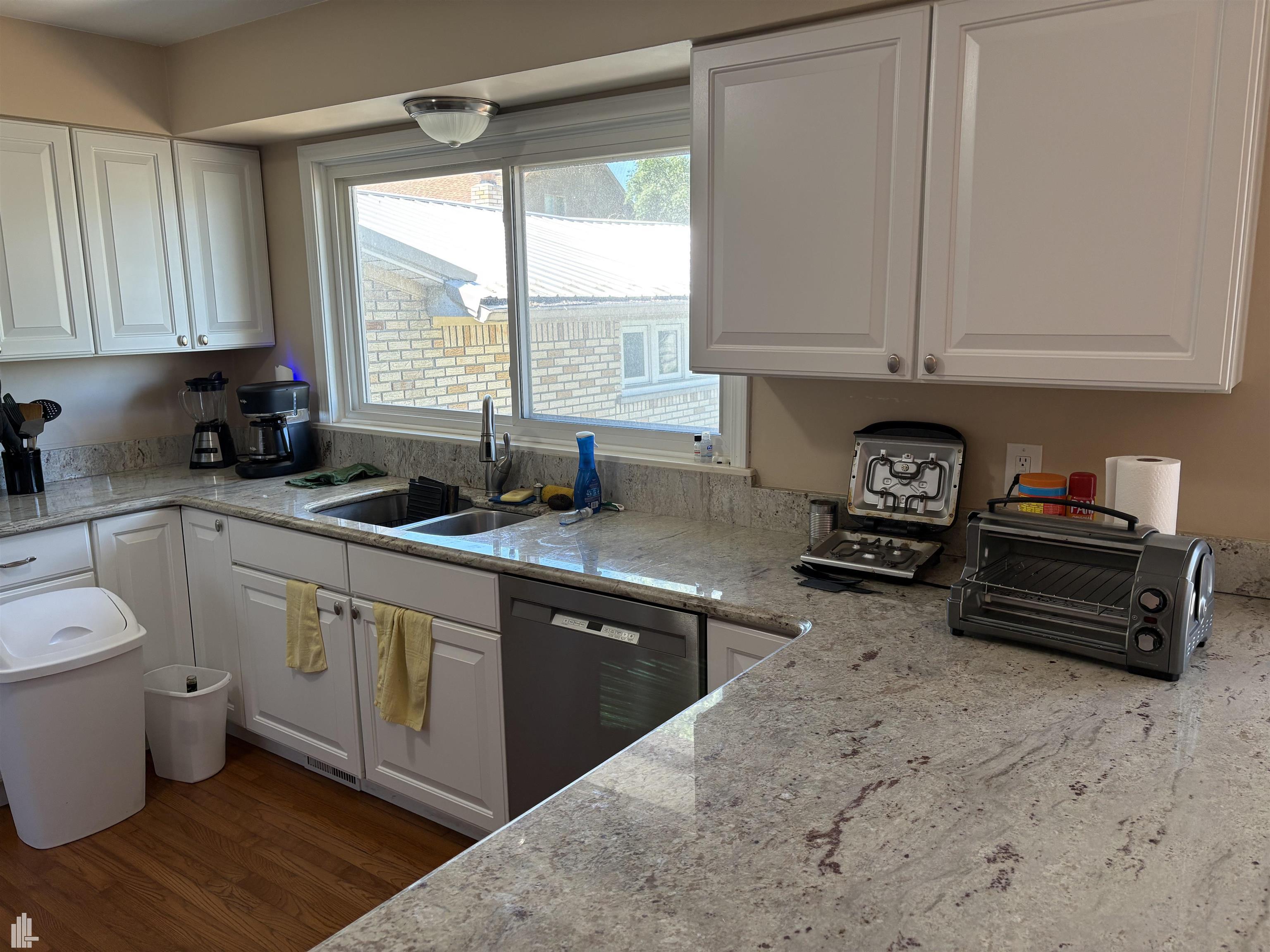 14867 21 Mile Road Utica, MI 48315 - Photo 7 of 44 Kitchen
