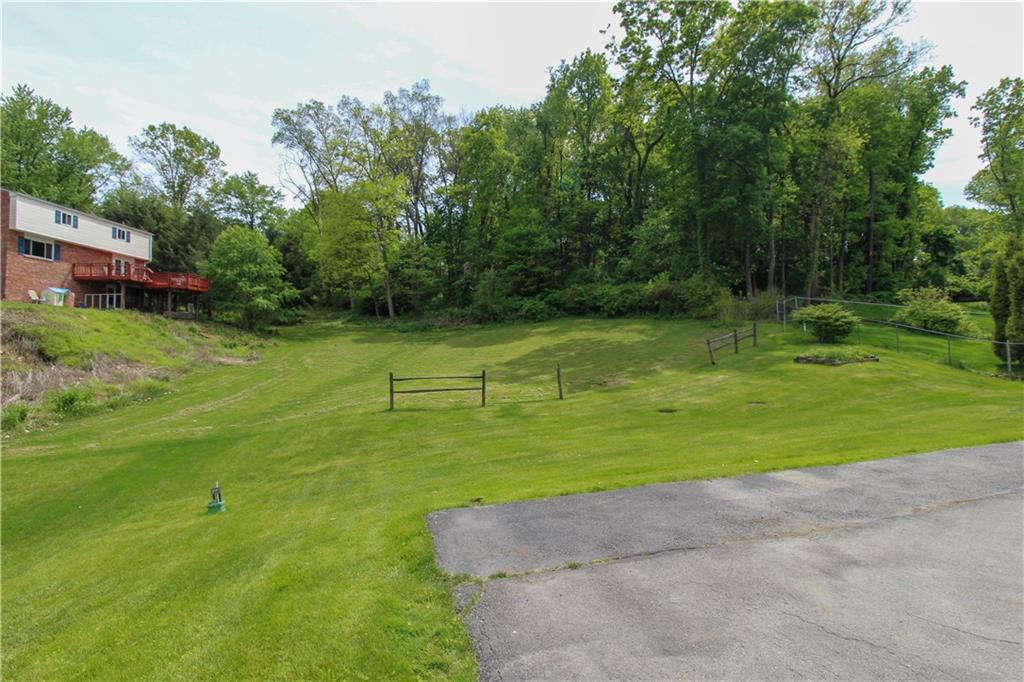 468 Sharon Road Moon Township, PA 15108 - Photo 4 of 24 Gallery Image 4