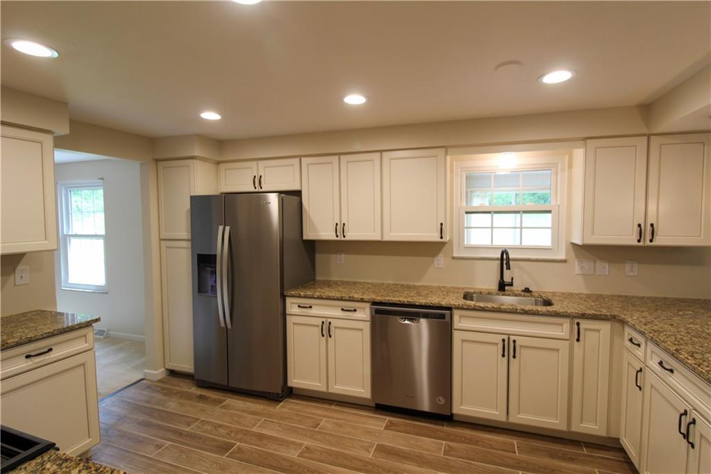 468 Sharon Road Moon Township, PA 15108 - Photo 9 of 24 Gallery Image 9