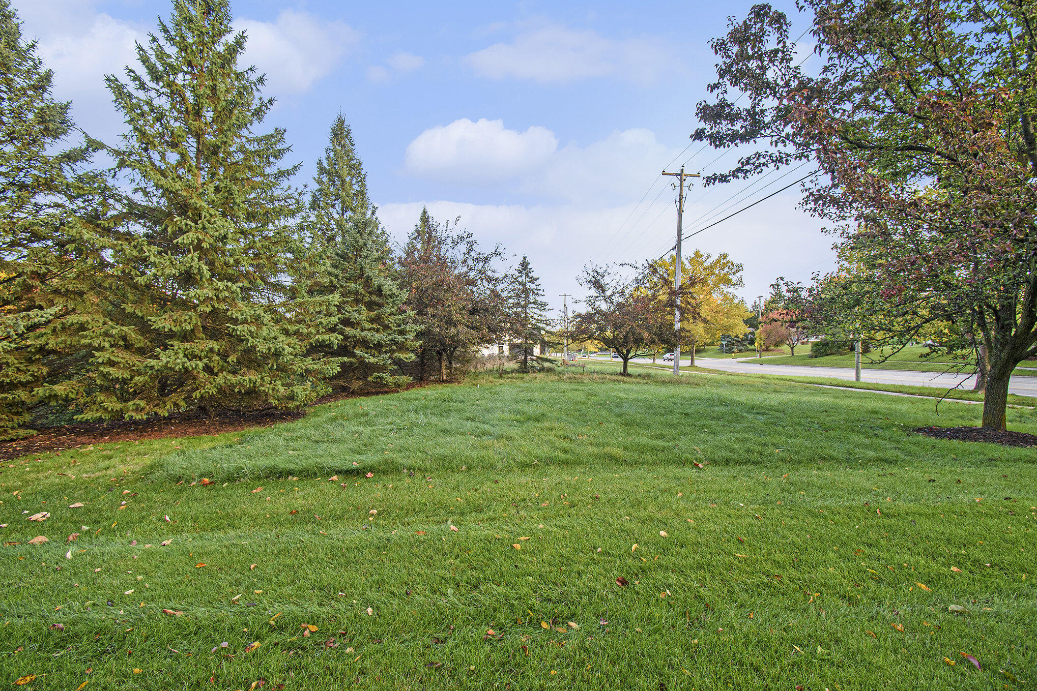 3953 Breton Road Southeast Grand Rapids, MI 49508 - Photo 4 of 13 004__dsc4090_348