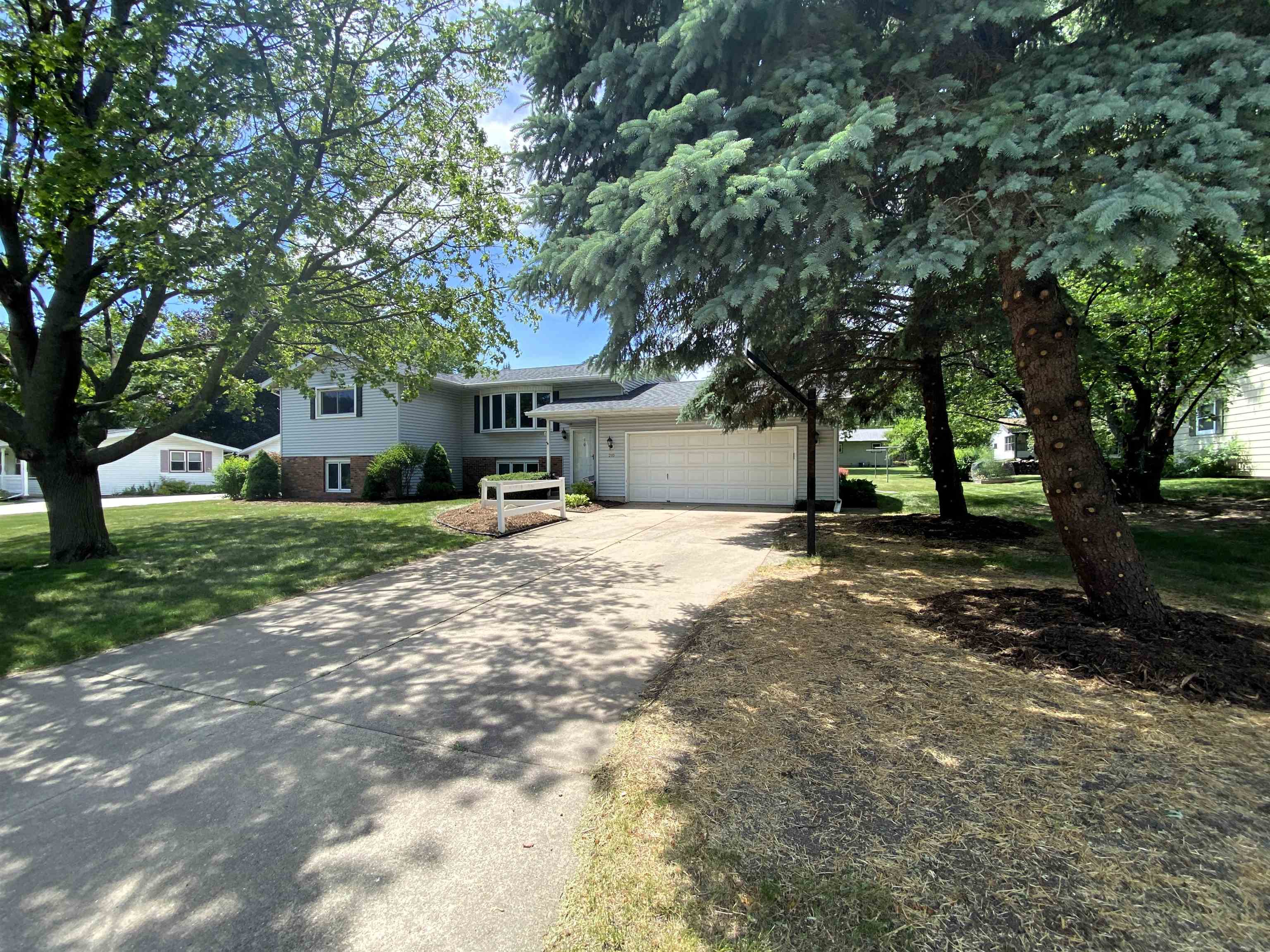 210 Avalon Road Columbus, WI 53925 - Photo 3 of 69