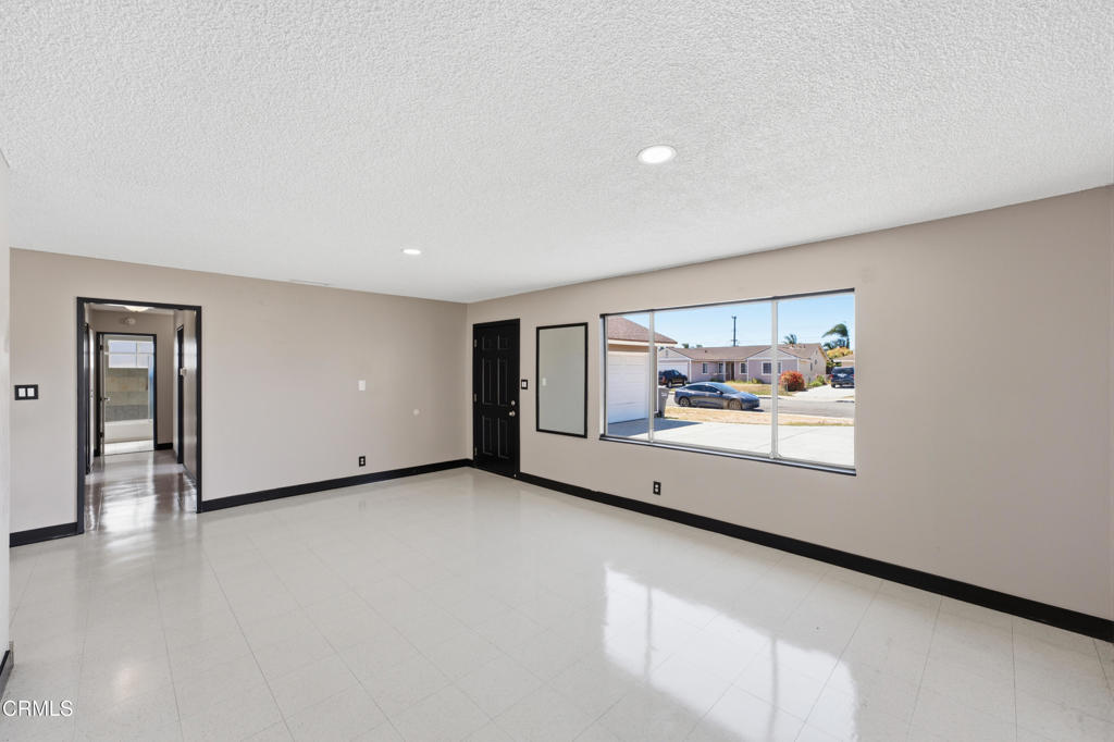 555 Del Sur Way Oxnard, CA 93033 - Photo 7 of 24