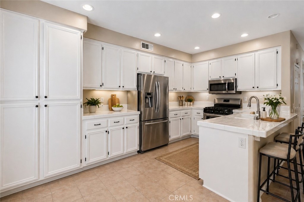 255 Roxanne Lane Corona, CA 92882 - Photo 9 of 30