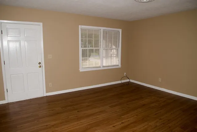 $1,000 | 343 King Avenue, Unit 8, Pine Mountain, GA 31822