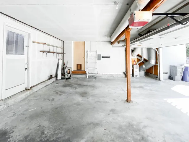 a view of a livingroom with closet