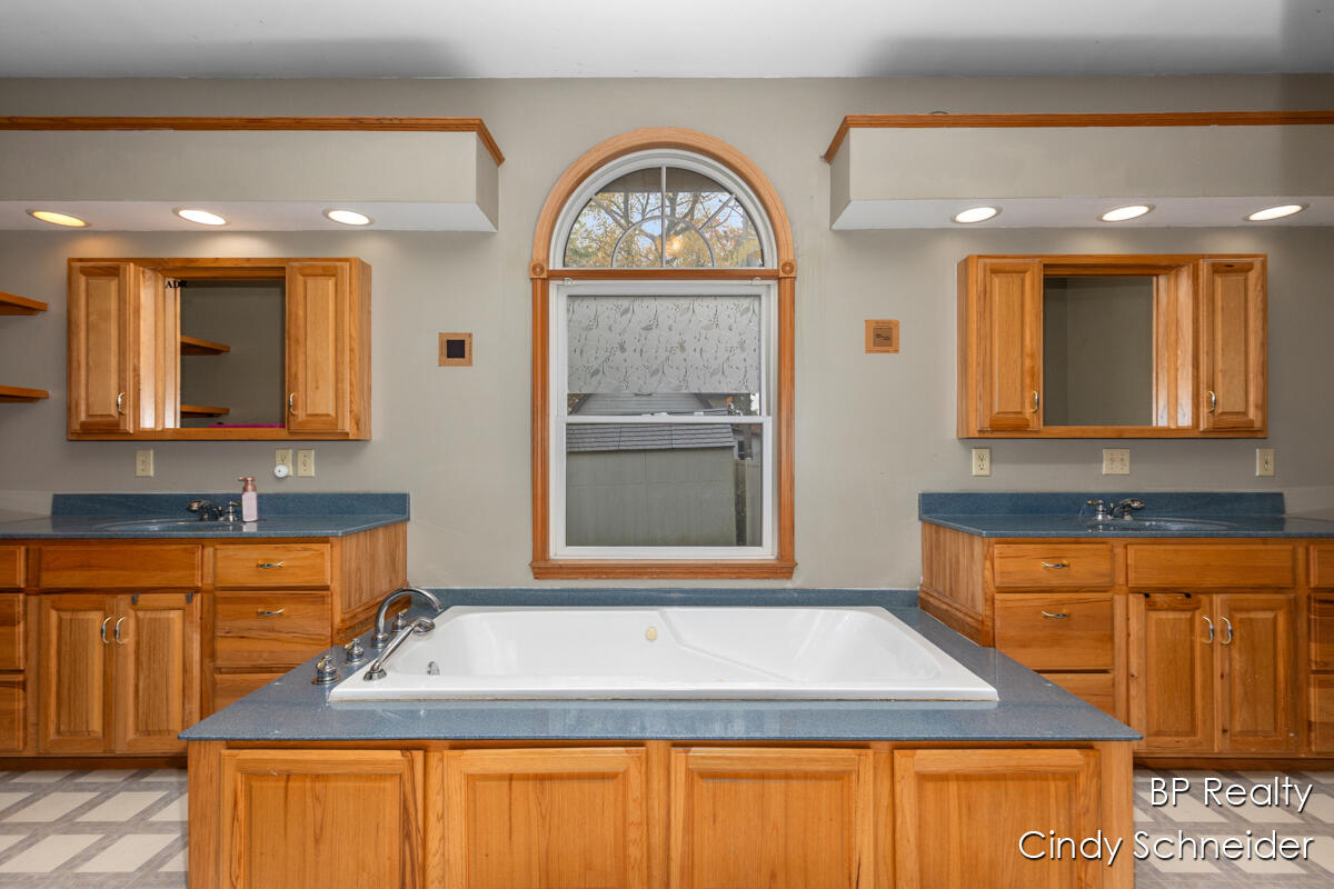 282 Centre Street Marcellus, MI 49067 - Photo 19 of 40 IMG_1018