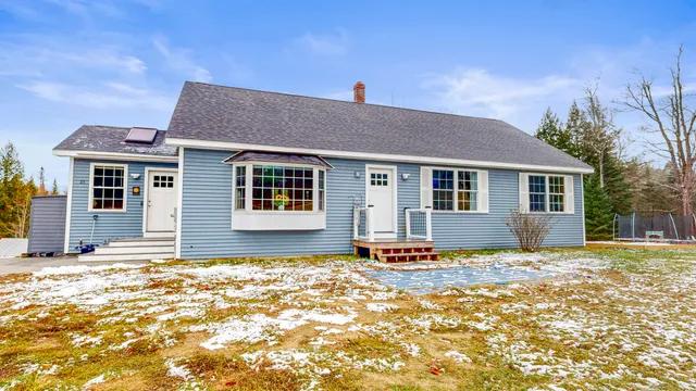 $400,000 | 25 Fairview Drive, Leeds, ME 04263