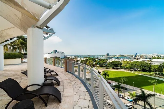 $535,000 | 244 Biscayne Boulevard, Unit 2210, Miami, FL 33132