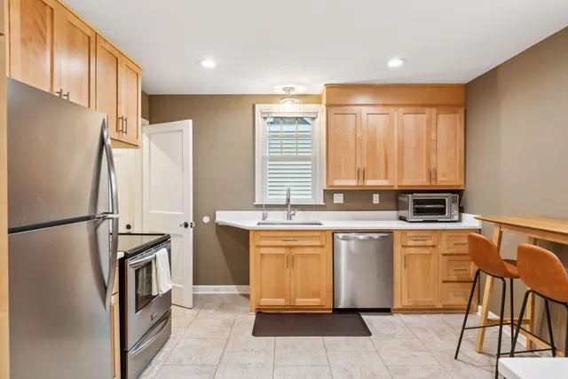 $2,995 | 3040 Hampshire Avenue South, St. Louis Park, MN 55426