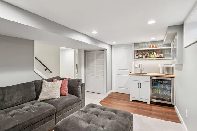 $2,995 | 3040 Hampshire Avenue South, St. Louis Park, MN 55426