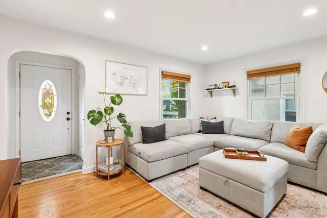 $2,995 | 3040 Hampshire Avenue South, St. Louis Park, MN 55426