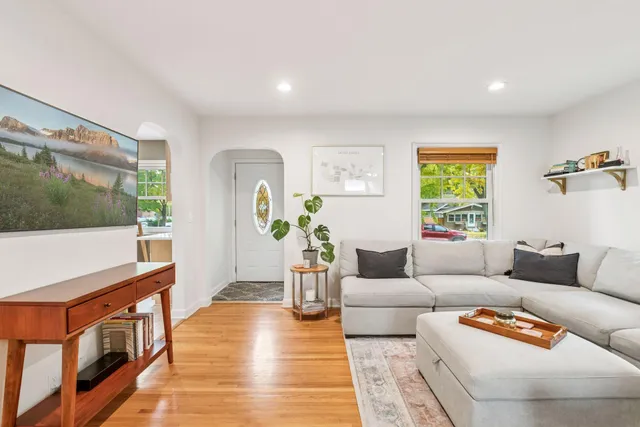 $2,995 | 3040 Hampshire Avenue South, St. Louis Park, MN 55426