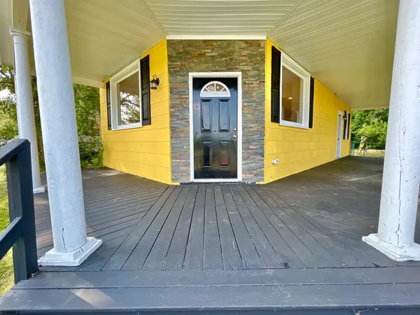 a view of an entryway of the house