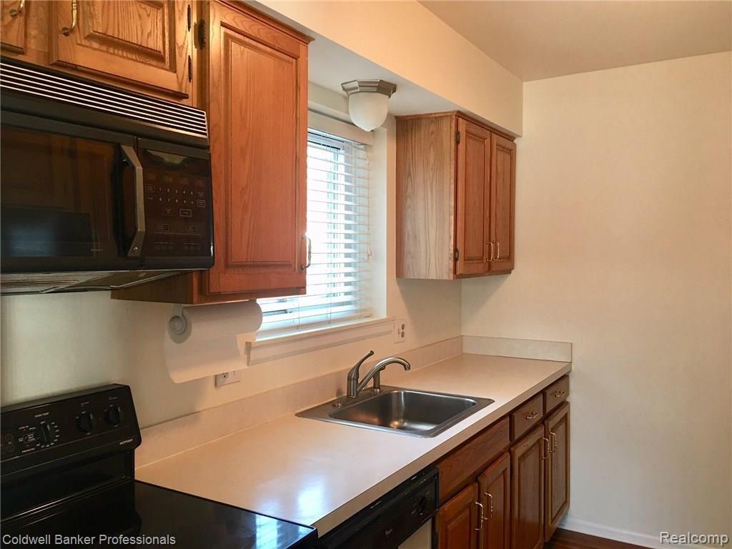 1514 Normandy Road, Unit 103 Royal Oak, MI 48073 - Photo 8 of 19 Kitchen 1.jpg