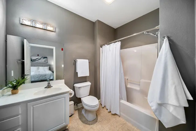 $335,000 | 4100 South Lake Drive, Unit 109, St. Francis, WI 53235