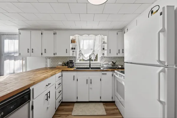 $310,000 | 4 Thurlow Avenue, Paris, ME 04281